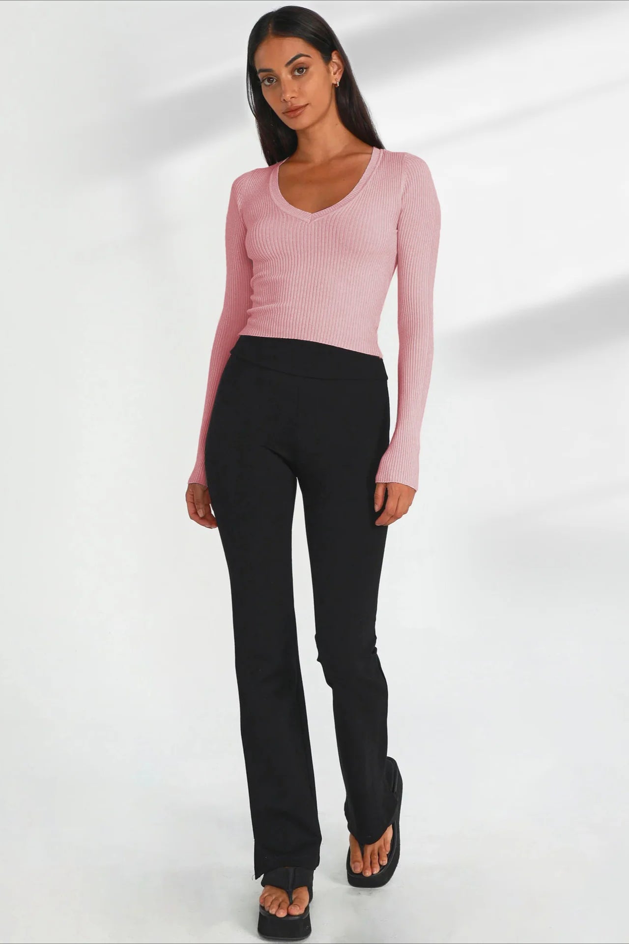 Schicker gerippter Kurzpullover mit V-Ausschnitt