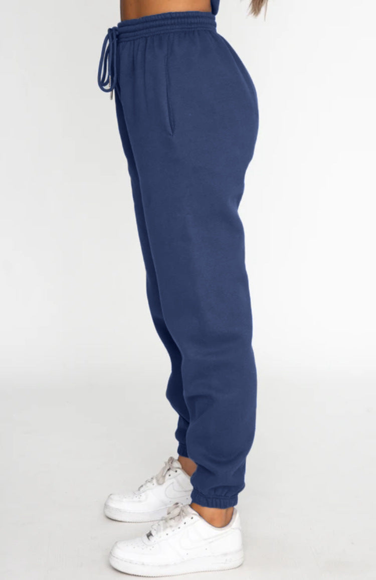 Lebendiges Set aus Sweatshirt und Jogginghose für lässige Lounge-Tage