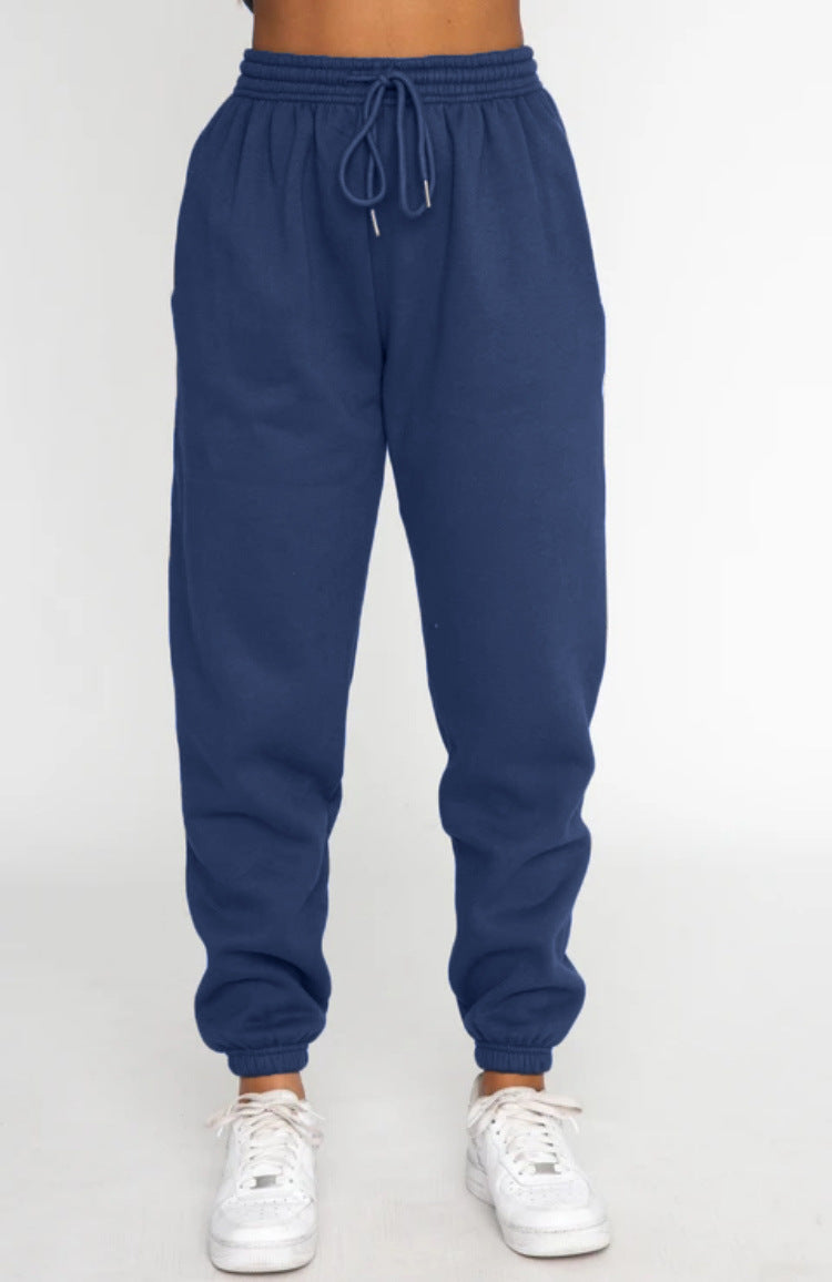Lebendiges Set aus Sweatshirt und Jogginghose für lässige Lounge-Tage