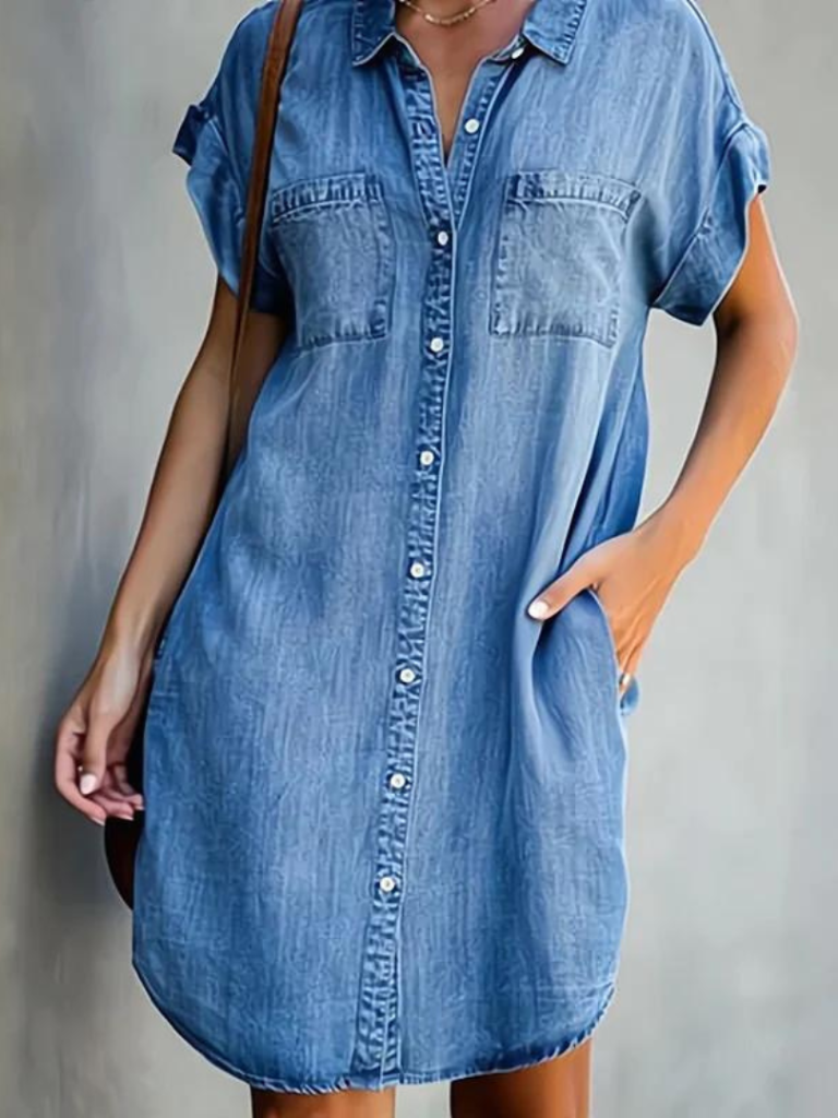 Einfarbiges Jeanshemdkleid mit V-Ausschnitt und kurzen Ärmeln
