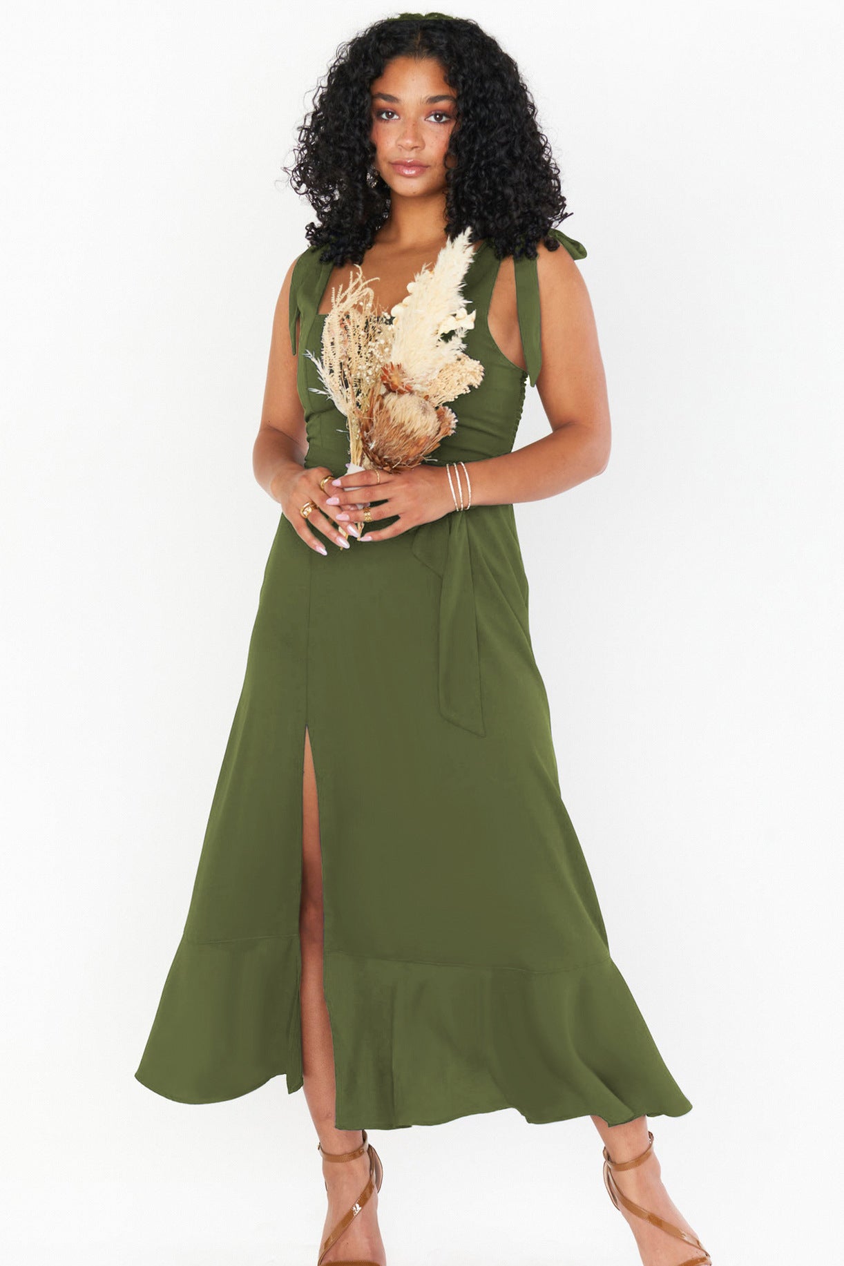 High-End-Kleid in Armeegrün mit eckigem Ausschnitt und Schlitz