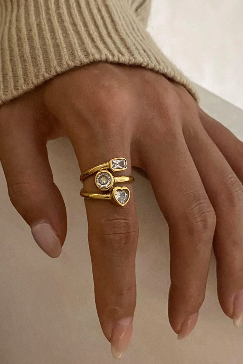 Goldring-Set für Damen mit geometrischen Kristallakzenten