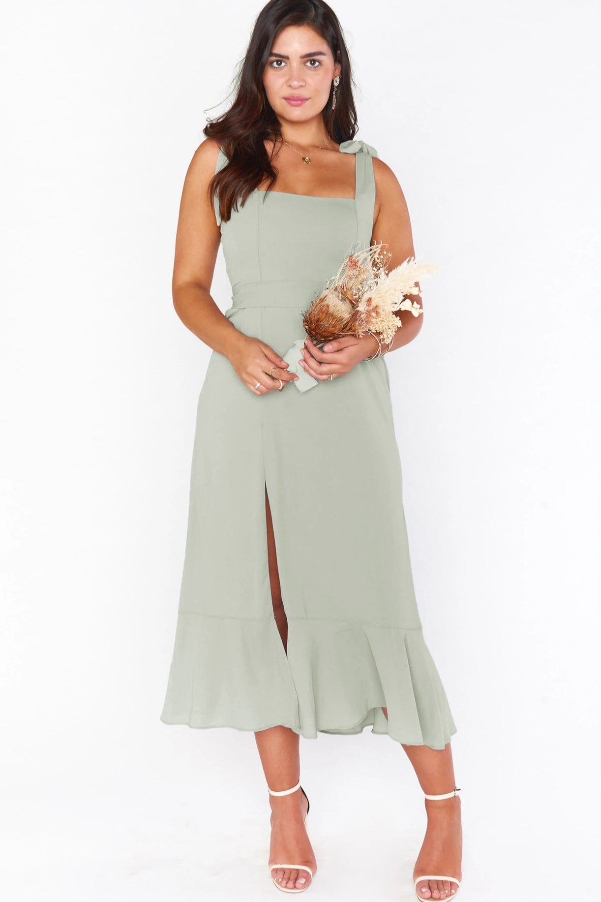 Hellgrünes, altrosa High-End-Kleid mit eckigem Ausschnitt und Schlitz
