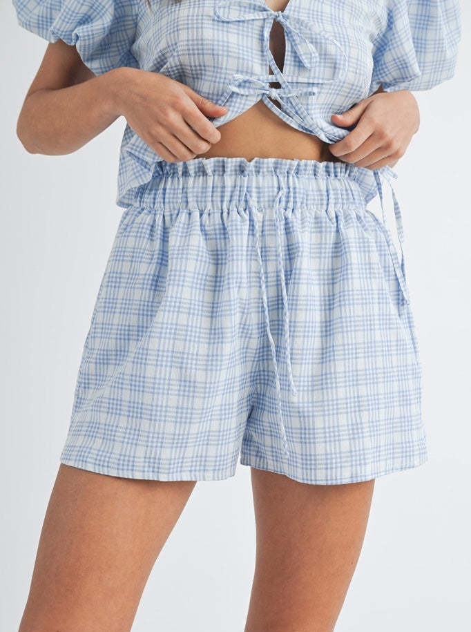 Set aus Hemd mit Puffärmeln und Shorts mit Knöpfen 