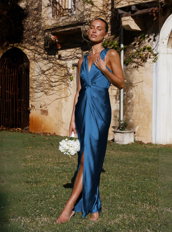 Elegantes Kleid aus Satin mit V-Ausschnitt und Twist-Ausschnitt, ärmellos