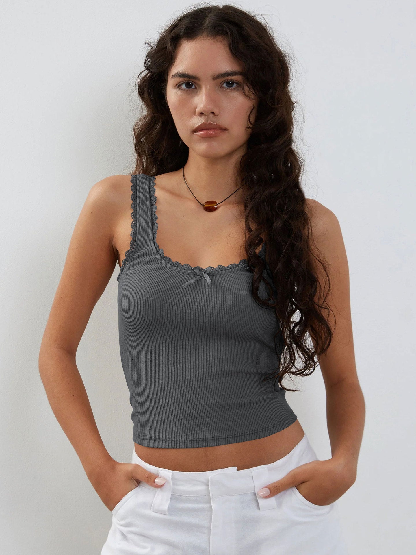 Ärmelloses Crop-Top aus Tanktop mit Spitze in Dunkelgrau 