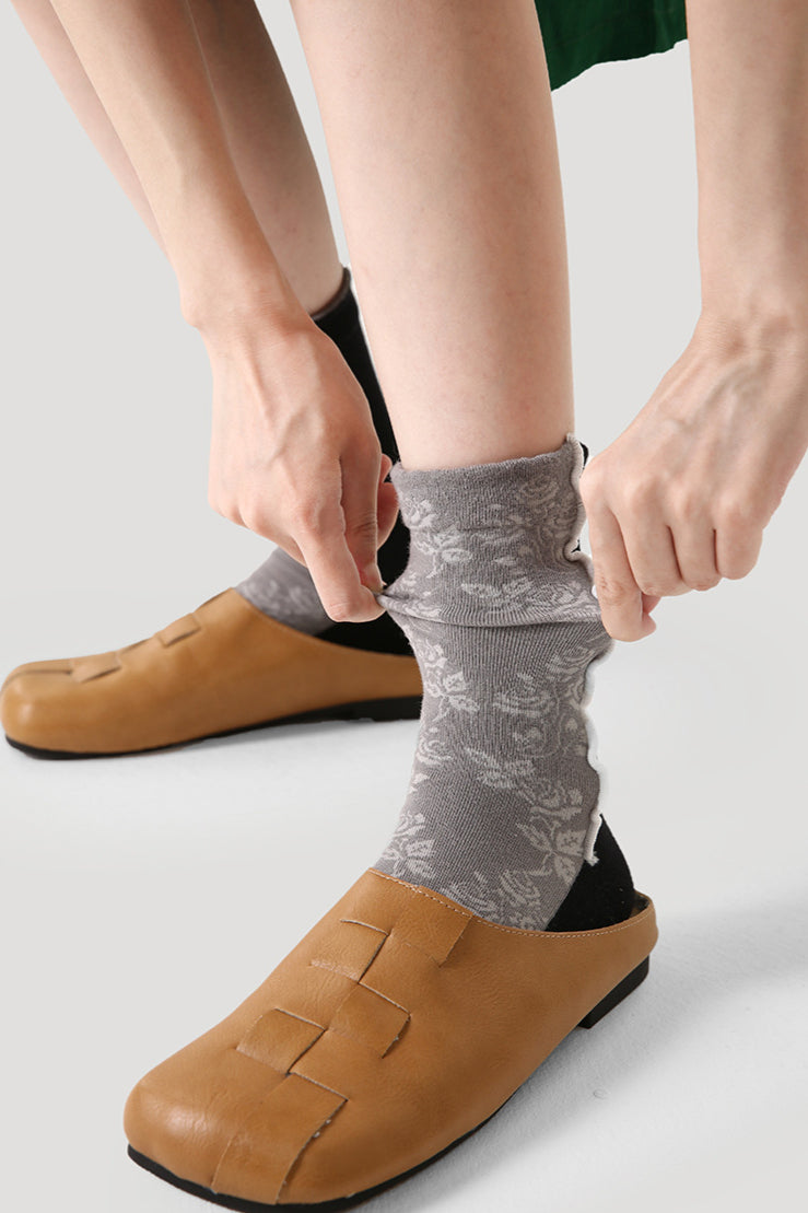 Trendy zweifarbige Mid-Tube-Herbstsocken